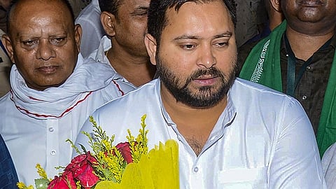 பிகாா்: ‘நீட்’ வினாத்தாள் கசிவில் தேஜஸ்வி யாதவுக்கு தொடா்பு: 
துணை முதல்வா் குற்றச்சாட்டு