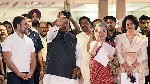 காங். நாடாளுமன்றக் குழுத் தலைவரானார் சோனியா காந்தி!