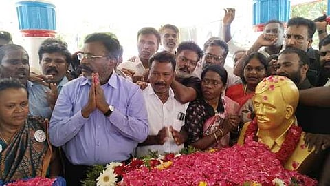மேலவளவு முருகேசன் உள்ளிட்ட போராளிகள் நினைவிடத்தில் அஞ்சலி செலுத்திய விசிக தலைவா் தொல்.திருமாவளவன்
