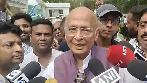 செய்தியாளர் சந்திப்பில் அபிஷேக் மனு சிங்வி