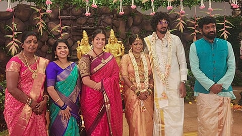 திருச்செல்வம் இல்லத் திருமண நிகழ்வில் நடிகைகள் பிரியதர்ஷினி, ஹரிபிரியா இசை
