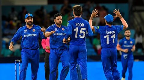 விக்கெட் வீழ்த்திய மகிழ்ச்சியில் ஆப்கன் வீரா்கள்