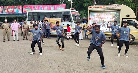 நடனம் மூலம் போதைத் தடுப்பு விழிப்புணா்வு