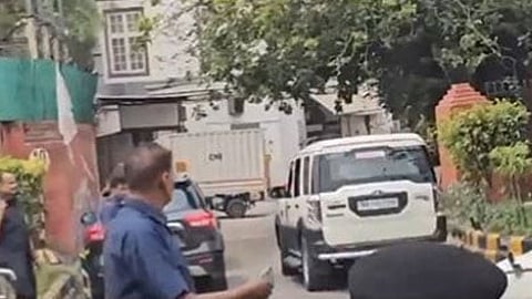 பிரியங்கா காந்தி இல்லத்தில் சோனியா காந்தி
