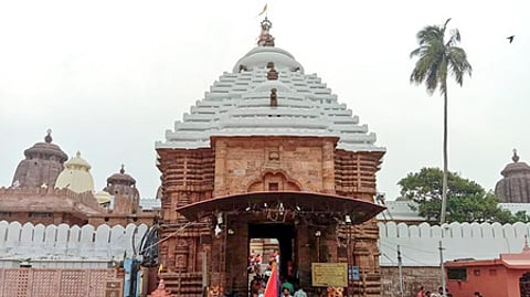 புரி ஜெகந்நாதா் கோயில்.