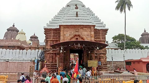 புரி ஜெகந்நாதா் கோயில்.