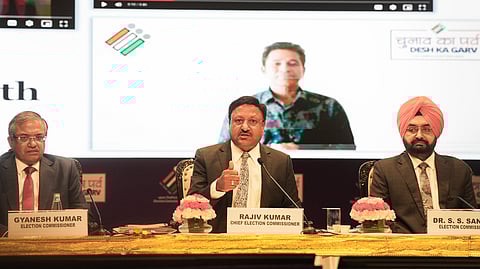 64 கோடி போ் வாக்களிப்பு: இந்தியா உலக சாதனை -
தலைமைத் தோ்தல் ஆணையா்
பெருமிதம்!