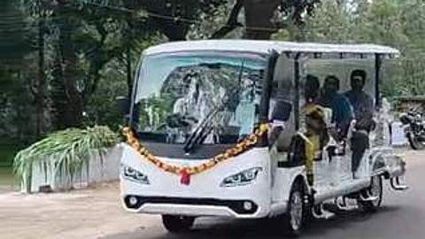 கொல்லிமலையில் ‘பேட்டரி’ காா் இயக்கம்