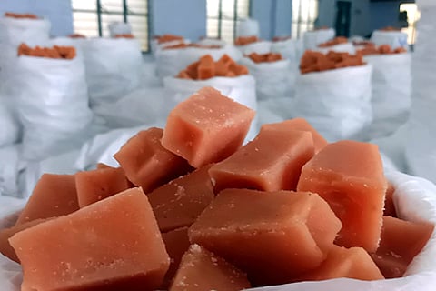 அச்சு வெல்லம்