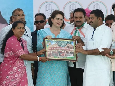 பிரியங்காவுடன் ஜெனிபென் தாகூர்