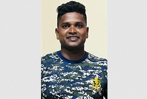 தூத்துக்குடியில் இருசக்கர வாகனம் மீது தனியார் பேருந்து மோதி சம்பவ இடத்திலேயே பலியான என்சிசி அலுவலர் விஷ்ணு .