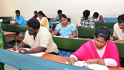 குரூப்- 4 தோ்வுக்கு இன்று முதல் மே 24 வரை விண்ணப்பிக்கலாம்.
