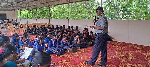 சிவகங்கை கே.ஆா்.மேல் நிலைப் பள்ளியில் புதன்கிழமை நடைபெற்ற சாரண இயக்க ஆளுநா் விருது ஆயத்தப் பயிற்சி முகாமில் பங்கேற்றவா்கள்.