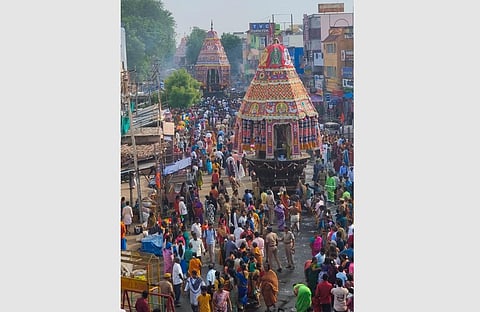 ஸ்ரீநடராஜர் கோயில் சிவகாமசுந்தரி சமேத நடராஜமூர்த்தியின் ஆனித்திருமஞ்சன உற்சவத்தை முன்னிட்டு வியாழக்கிழமை சிறப்பாக நடைபெற்ற தேரோட்டம்.