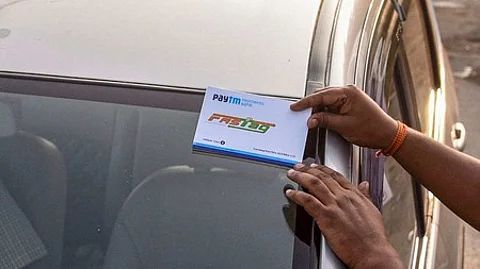 வாகன முன்பக்க கண்ணாடியில்
'ஃபாஸ்டேக்' ஒட்டாவிட்டால்
இருமடங்கு கட்டணம்
