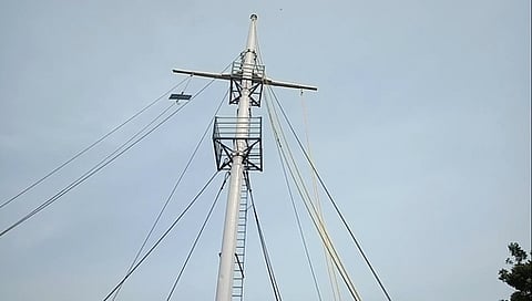 கடலூா் துறைமுகத்தில்
ஒன்றாம் எண் புயல் எச்சரிக்கை கூண்டு