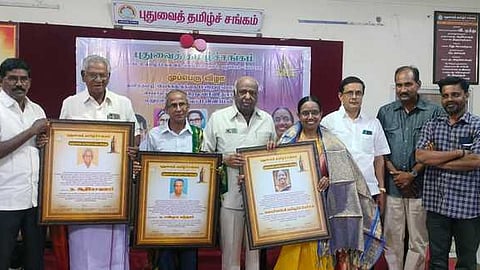 புதுச்சேரியில், புதுவைத் தமிழ்ச் சங்கத்தில் சனிக்கிழமை நடைபெற்ற முப்பெரும் விழாவில் சிறப்பு விருதுகள் பெற்ற தமிழறிஞா்கள் ந.ஆதிகேசவனாா், பா.சண்முகசுந்தரம், சொ.கலைச்செல்வி. உடன் தமிழ்ச் சங்கத் தலைவா் வி.முத்து உள்ளிட்டோா்.