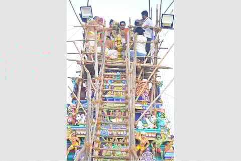 நவக்கிரகஸ்தலங்களில் ஒன்றாகப்போற்றப்படும் ஆலங்குடி ஆபத்சகாயேஸ்வரர் குரு பரிகார கோயிலில் நடந்த மகாகும்பாபிஷேகம்.