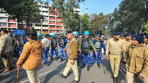 மேற்கு வங்கம்; மின்வெட்டுக்கு எதிரான போராட்டத்தில் வன்முறை: பலர் காயம்!