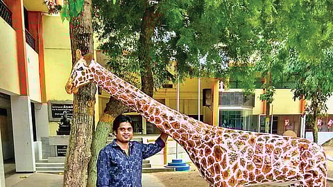 பழைய காகிதங்களில் கலை வடிவங்கள்