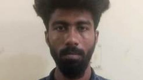 8 பைக்குகள் திருட்டு: இளைஞா் கைது