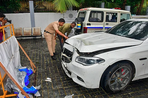 விபத்தை ஏற்படுத்திய கார்