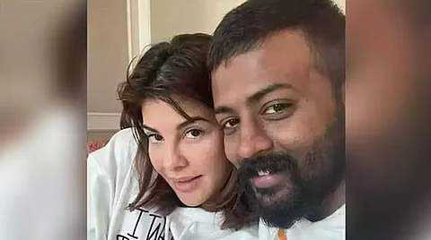 சுகேஷ் சந்திரசேகருடன் நடிகை ஜாக்குலின் ஃபொ்னாண்டஸ்