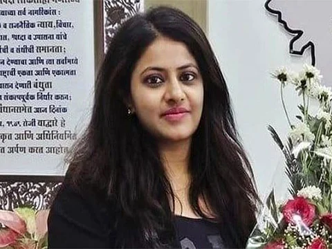 ஐஏஎஸ் அதிகாரி பூஜா கேத்கா்