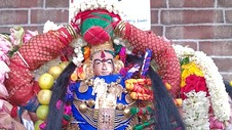 தவக் கோலத்தில் தவசு மண்டபத்தில் எழுந்தருளிய ஸ்ரீகோமதி அம்பாள்.