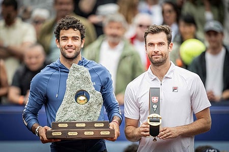 சாம்பியன் மேட்டியோ பெர்ரட்டனி, ரன்னா் குயின்டின் ஹாலிஸ் ~யுகி பாம்ப்ரி-ஒல்வெட்டி ~