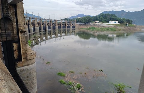 மேட்டூர் அணைக்கு நீர்வரத்து வினாடிக்கு 93,828 கன அடியாக அதிகரித்துள்ளது.