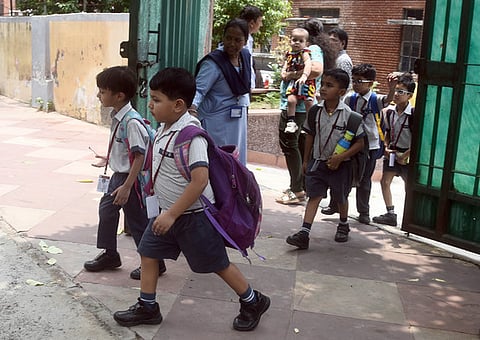 பள்ளி மாணவர்கள்