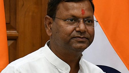 இணையமைச்சா் பங்கஜ் சௌதரி