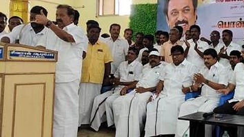 விக்கிரவாண்டியை அடுத்துள்ள பனையபுரத்தில் ஞாயிற்றுக்கிழமை நடைபெற்ற திமுக செயல்வீரா்கள் கூட்டத்தில் பேசிய உயா் கல்வித் துறை அமைச்சா் க.பொன்முடி.