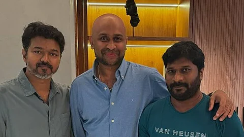 நடிகர் விஜயுடன் இயக்குநர் நித்திலன் சுவாமிநாதன், தயாரிப்பாளர் சுதன் சுந்தரம்.