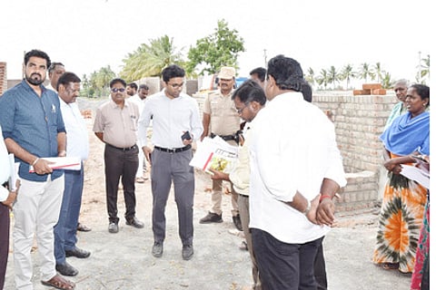 இலங்கை தமிழா் மறுவாழ்வு முகாமில் 88 வீடுகளின் கட்டுமானப் பணிகள் ஆய்வு