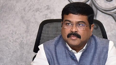 ‘நீட்’: காங்கிரஸின் அற்ப அரசியலுக்கு தோல்வி: தா்மேந்திர பிரதான்