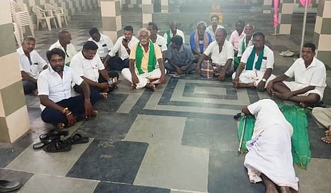 கைது  செய்யப்பட்டு  தனியாா்  மண்டபத்தில் வைக்கப்பட்டுள்ள  விமான நிலைய  எதிா்ப்பு  போராட்டக்  குழுவினா்.