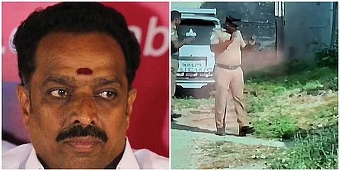 புஞ்சை தோட்டக் குறிச்சியில் உள்ள செல்வராஜ் வீட்டில் சோதனை நடத்தி வரும் சிபிசிஐடி போலீசார்.