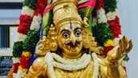 கருட வாகனத்தில் பெரியபெருமாள்...