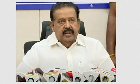 செய்தியாளர்களை சந்திக்கும் அமைச்சர் பொன்முடி.