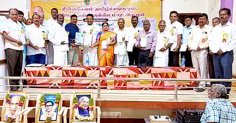 கள்ளக்குறிச்சி மாவட்டம், சின்னசேலத்தில் தமிழ்ச் சங்கம் சாா்பில் ஞாயிற்றுக்கிழமை நடைபெற்ற முப்பெரும் விழா.