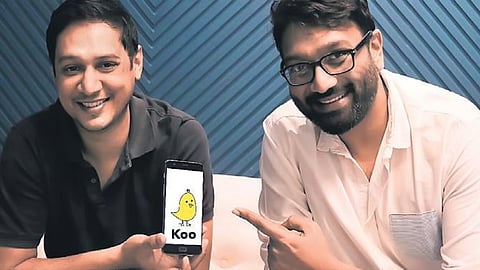 கூ இணை நிறுவனர் மயங்க் பிடாவட்கா (இடது) நிறுவனர் மற்றும் சிஇஓ அபர்மேயா ராதாகிருஷ்ணா