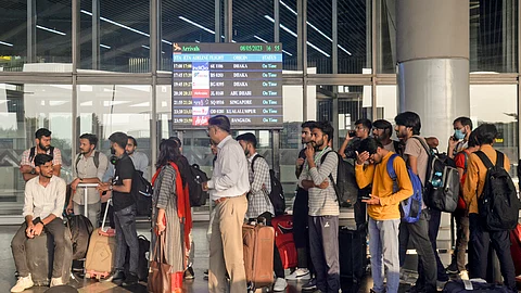 வங்கதேசத்தில் இருந்து மேலும் 550 மாணவர்கள் தாயகம் திரும்பினர்!