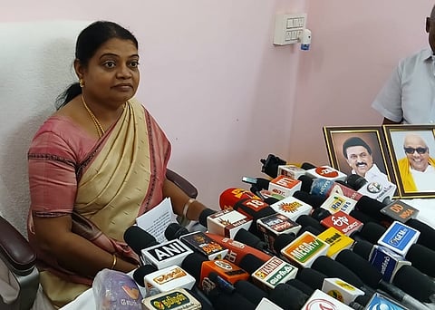 தலைவரின் கண் அசைவுக்காகத்தான் பொறுமை காக்கிறார்கள்: அமைச்சர் கீதா ஜீவன்