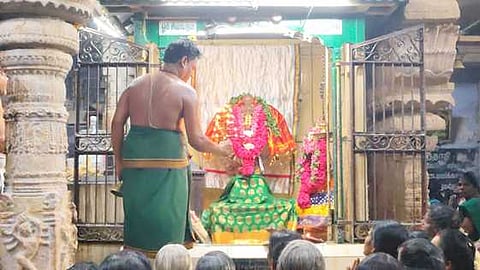 திருச்செந்தூா் சிவன் கோயிலில் பிரதோஷ வழிபாடு