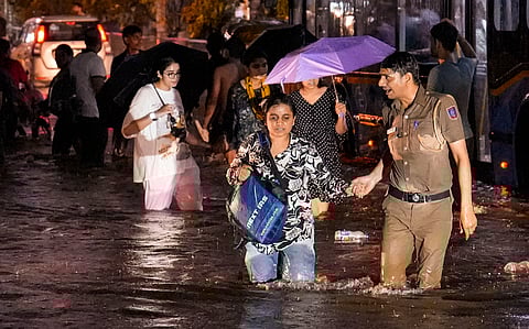 பழைய ராஜிந்தர் பகுதியில் தேங்கியுள்ள மழைநீர்