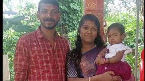 கணவன், குழந்தையுடன் இறந்த கெளசல்யா.