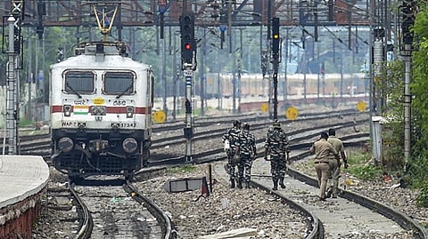 தாம்பரம் வழித்தடத்தில் மின்சார ரயில்கள் ரத்து : 70 கூடுதல் மாநகா் பேருந்துகள் இயக்க ஏற்பாடு