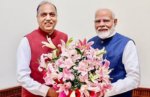 பிரதமர் நரேந்திர மோடியுடன் ஹிமாசலப் பிரதேச முன்னாள் முதல்வர் ஜெய்ராம் தாக்குர்